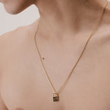 Colar Mini Cadeado Skull Banho de Ouro